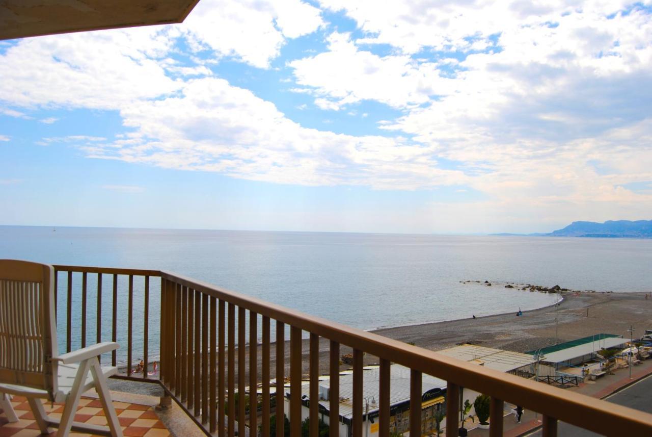 Gaiavacanze Beach Apartment Bordighera Exterior photo