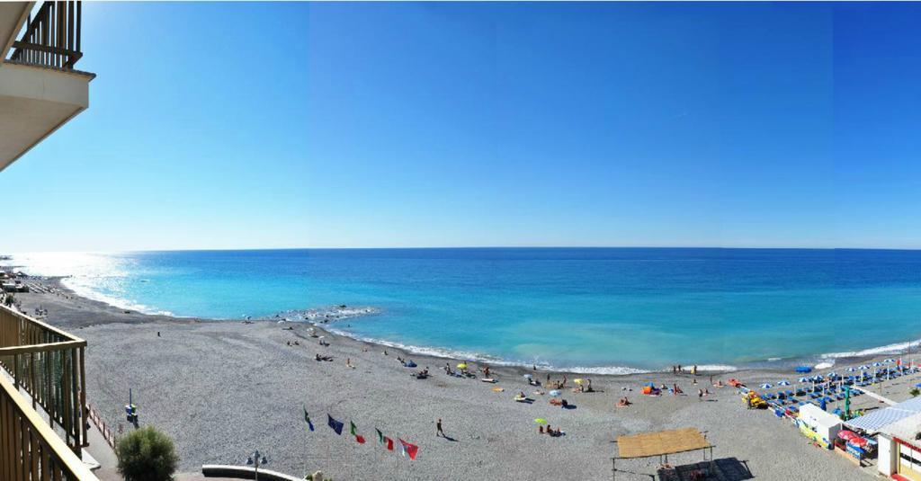 Gaiavacanze Beach Apartment Bordighera Room photo