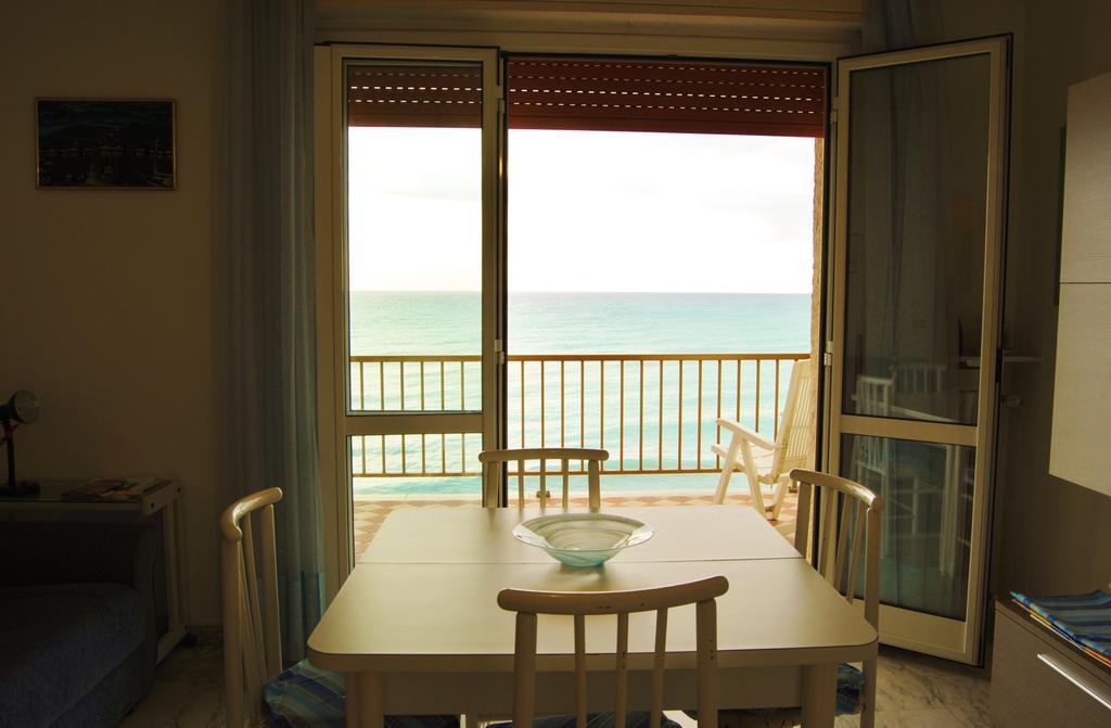 Gaiavacanze Beach Apartment Bordighera Exterior photo