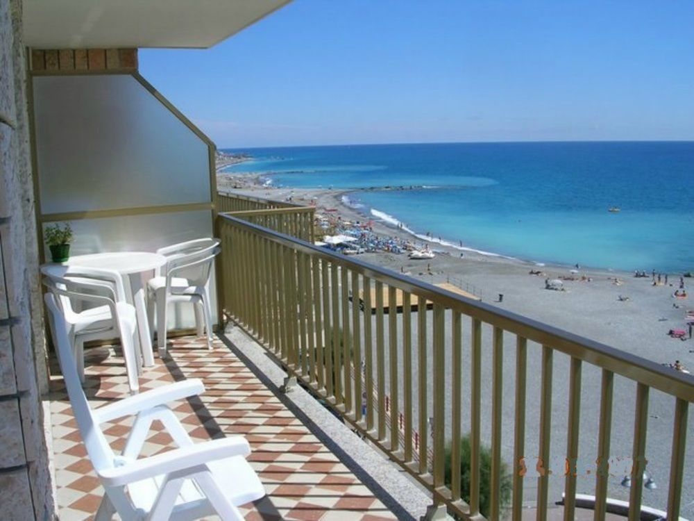 Gaiavacanze Beach Apartment Bordighera Exterior photo